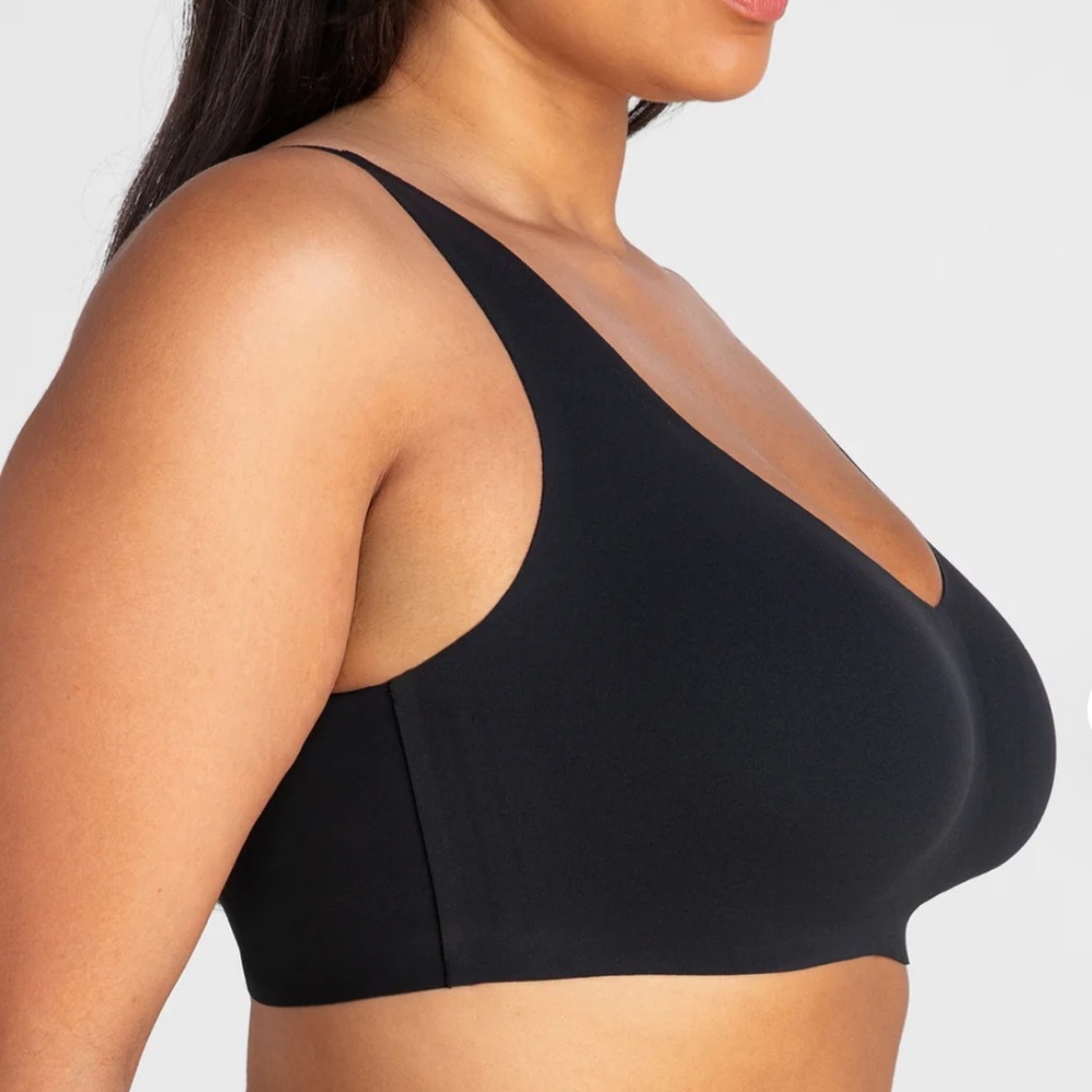Honeylove 1X softform bra vamp black v neck pullover - Picture 2 of 8